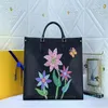 Designer Vrouwen Reliëf Zwarte bloem Monogrammen Tassen Lederen Handtas Portemonnees Tote Schouder Crossbody Dame Rugzak Zwarte tassen