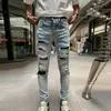 Mens Jeans High Street Fashion Men Retro ljusblå stretch mager fit rippad läder lapped designer hip hop varumärke byxor 230809