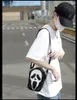 男性向けのHBPクロスボディバッグ女性韓国語ニッチトレンドの韓国語バージョン面白いゴーストスカルスラングブラックショルダーバッグソフトPU携帯電話小さなバッグ。