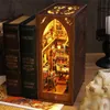 Objets décoratifs Figurines DIY Miniature Kit Puzzles en bois Dollhouse Bookshelf Insert Bookend Stand with LED Light Booknook Model Kits For 230809