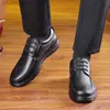 Klädskor heta säljer herrläder handgjorda skor 38-47 mjukt anti slip gummi kontor matta mäns casual läderföretag mjuka skor z230809