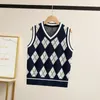 子供の秋と冬のファッションスクールのユニフォームを格子しながらブリティッシュカレッジスタイルの編み編みセーター230809のプルオーバーニットベスト