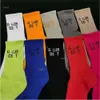 10 meias de algodão para homens e mulheres par de meias respiráveis de alfabeto clássico misturadas com meias esportivas de basquete de futebol 04