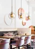 Lampes suspendues Europe du Nord Simple Designer Industriel Vent LOFT Restaurant Couloir Porche Café Magasin De Vêtements Fer Maille Lustre En Verre