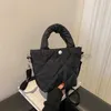 Sac à main plissé simple et à la mode de couleur unie avec cordon de serrage 2023 automne / hiver nouveau sac à bandoulière tendance à une épaule sacs seau décontractésstylishdesignerbags