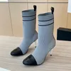 Neue Stiletto-Stiefeletten aus elastischem Strickstoff mit aufgesticktem Buchstaben in der Mitte der Wade, runde Zehen-Sockenstiefel, modische Damenstiefel, luxuriöser Designer-Stiefel mit hohen Absätzen