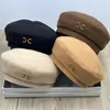 Kvinnor Caps Kvinnor Fashion Wool Beret Hat Berets Hatts For Women Hats Cap Winter Warm Vintage Styles Berets Brand Luxury CHD2308097 Capsmens