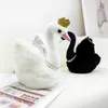 Animali di peluche ripieni 28 cm Corona principessa Cigno nero Peluche Collana Peal Cigno bianco Regina Peluche Decorazioni di nozze Bambole per coppia presente