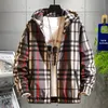 Vestes pour hommes Veste pour hommes Plaid Striped Design Marque de luxe Manteau Uniforme de baseball Coupe-vent Casual Hooded Zipper Hoodie Bomber Jacket 230809