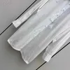 女性用ブラウスシャツデザイナー2023初秋に新しいフレンチプレミアムホワイトシャツユニークで独特の外国スタイル削減された年齢ゆるい長袖トップBO6B