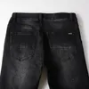 Męskie dżinsy przybycie starzejące się czarne streetwear w trudnej sytuacji chude odcinek zniszczone otwory czerwone żebra bandana plastry rozryte 230809