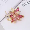 Pins Broches SUYU Gekleurde Zirconia Corsage Mode Temperament Pak Jas Pin Gesp Accessoires Vintage Bloem Broche 230809