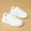 Universal högklassig vita skor Kvinnor 2023 Spring New Ins Fashionabla mångsidiga skor Kvinnors ursprungliga avslappnade sneakers