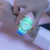 腕時計の魅力的なカップルの時計：ラインストーンLEDフラッシュラウンドクォーツシリコンもっと！