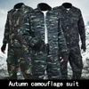 Mänens spårningsdräkter Spring och Autumn Camouflage Suits Outdoor Sports Overaller Bär resistent Labor Insurance Set 230809