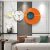 壁の時計ハンドクロック装飾豪華なリビングルームビッグゴールドカラフルな白いアートデザイン美学クリエイティブリロジ