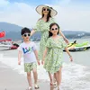 Aile Eşleşen Kıyafetler Aile Eşleşen Kıyafetler Yaz Plajı Annesi Kızı Floral Elbiseler Baba Oğul T-Shirt+Şort Çift Giyim Tatili R230810