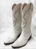 Boots Bonjomarisa Белый ковбойский вестерн -коленные ботинки дизайн коренастый каблук.