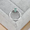 2023 Mode Nya europeiska och amerikanska S925 Sterling Silver Luxury Oval Emerald Diamond Ring Elegant Personlig kvinnring