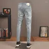 Мужские джинсы модельер -дизайнер мужской ретро светло -голубой растяжка Slim Fit Ruped Streetwear Эластичная окрашенная в хип -хоп штаны Hombre