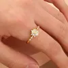 Bröllopsringar minimalistiska snöflinga för kvinnor Small Crystal Flower Ring Stacking Zircon Elegant Bands Women's Female Jewelry