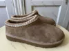 Projektant pantofel Tasman regenerowane kapcie fuzz slajdy futro muła kasztanowa sandałowa jagnięcinowa zamsz sandałowy sandałowy sandał