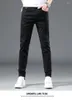 Herr jeans mörkgrå för män kläder denim tvättade nödställda byxor elastiska rak retro casual slitage penna passar byxor beskurna