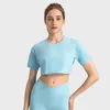 Aktiva skjortor gängade löst yogasport-t-shirt kvinnors topp korta ärm gym sexig midja show elastisk fast färg fitness outdoo