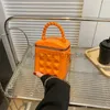 Çapraz vücut su kovası jöle çantası 2023 perçin mini çanta çanta kadın çapraz gövdesi küçük çanta inci taşınabilir zincir bagstylishdesignerbags