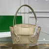 AA Designer Luxury Small Arco Bag Mustard Gulkornad läder Tote Handväska KF En kvalitetsstorlek CM Hxko