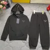 Rastreos de trajes Jackets Designer Hoodie Crianças de algodão e calças esportivas para meninos e meninas