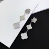 Designer högkvalitativ lyxig kvinnors fulla diamant fyrblad blommor fast färgstång örhängen öronklipp