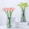 装飾的な花10pcs/lot高品質のpuリアルタッチ結婚式ブーケブライダルホームフラワーデコレーション偽の植物のための人工キャラリリー