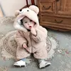 Cosplay söt plyschbjörn baby rompers småbarn flicka övergripande jumpsuit höst vinter huva blixtlåspojkar spädbarn crawling kläder tz484 230810