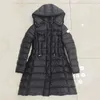 Femmes Down Parkas Badge Brodé Moyen Long Épais Taille Chaude Slim À Capuchon Vers Le Bas Veste D'hiver Designer Puffer Jacke Top Taille 100