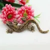 Pins Brooches 2022 Lizard Gecko Brooch Exquisite Retro Personality Animal Corsage Collar Pins Clothing Ornament Men And Women Holiday Gift HKD230807