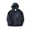 Luxury Designer Coat Men's Hooded Brodered Badge Design Coat Par Model Men's Hardshell Jacket Warm Standing Collar233J