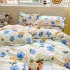 Sängkläder set jordgubbkanin set vårblomma säng linne enkel dubbel storlek för flickor blå tulpan heminredning färsk ins duvet täckning 230809