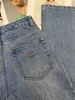 Kvinnors jeansdesigner 2023 Tidig höst Ny backfickbrev broderi utsmyckning mångsidig enkel rak ben urcn