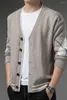 Herrtröjor 2023 män casual stickad cardigan coat mens v-ringen solid manlig långärmad smal monterad höst patchworksweatercoats