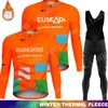 사이클링 저지 세트 겨울 Euskaltel Euskadi 팀 사이클링 저지 세트 오렌지 의류 정장 남성 긴 슬리브 MTB 자전거 도로 바지 턱받이 Ropa Maillot 230809