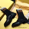 2023 Nouveau fond épais en cuir verni Chelsea Martin Bottes Chaussures CD Mode Confortable matelassé Chaussures de créateur de luxe Style Punk Femmes Bottes courtes mi-longues