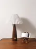 Table Lamps Nordic Vintage Lamp Walnut LED Lights Art Deco For Bedroom Desk Cloth Lampshade Living Room Decoration Lighting