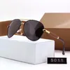 Luxury Fashion Top Qutiy Solglasögon för män Kvinnor Eyewear Designer Brand Sun Glasses Girls Love Gelgasses With Box T364