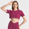 Aktiva skjortor gängade löst yogasport-t-shirt kvinnors topp korta ärm gym sexig midja show elastisk fast färg fitness outdoo