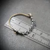 Boucles d'oreilles cerceaux vintage à deux tons petites main perles minimalistes en métal mélangé bijou unique bijourie pour elle