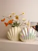 花瓶真珠色のセラミック花瓶のシェルデコレーションラグジュアリーハイエンドセンスリビングルームダイニングテーブルインスタイルモダンミニマリスト230810