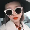 النظارات الشمسية النسخة الكورية جولة الإطار اتجاه الأزياء شبكة Instagram Network Red مع ظلال شاي الحليب الحلوى في الشارع