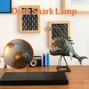Objets décoratifs Figurines Creative Angler Fish Lampe de bureau Shark Desktop Night Light USB Métal Art Lanterne Décoration de table Chambre Maison Cadeau 230809