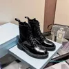 Дизайнер -Women's Short Boots Angle Antry Combat Leather Motorcycle Rider Flat Bottom Lace Up Martin Boots